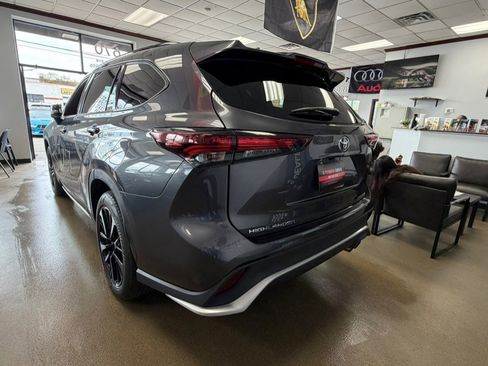 Used 2025 Toyota Highlander XSE AWD/4WD image 11