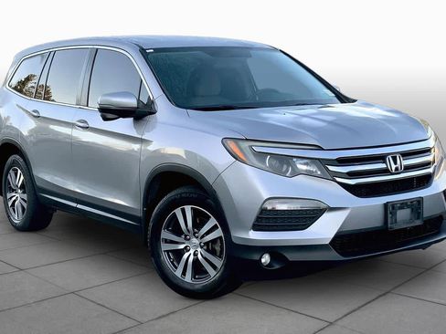 Used 2017 Honda Pilot EX image 3