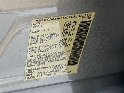 Used 2017 Nissan Titan SL image 28