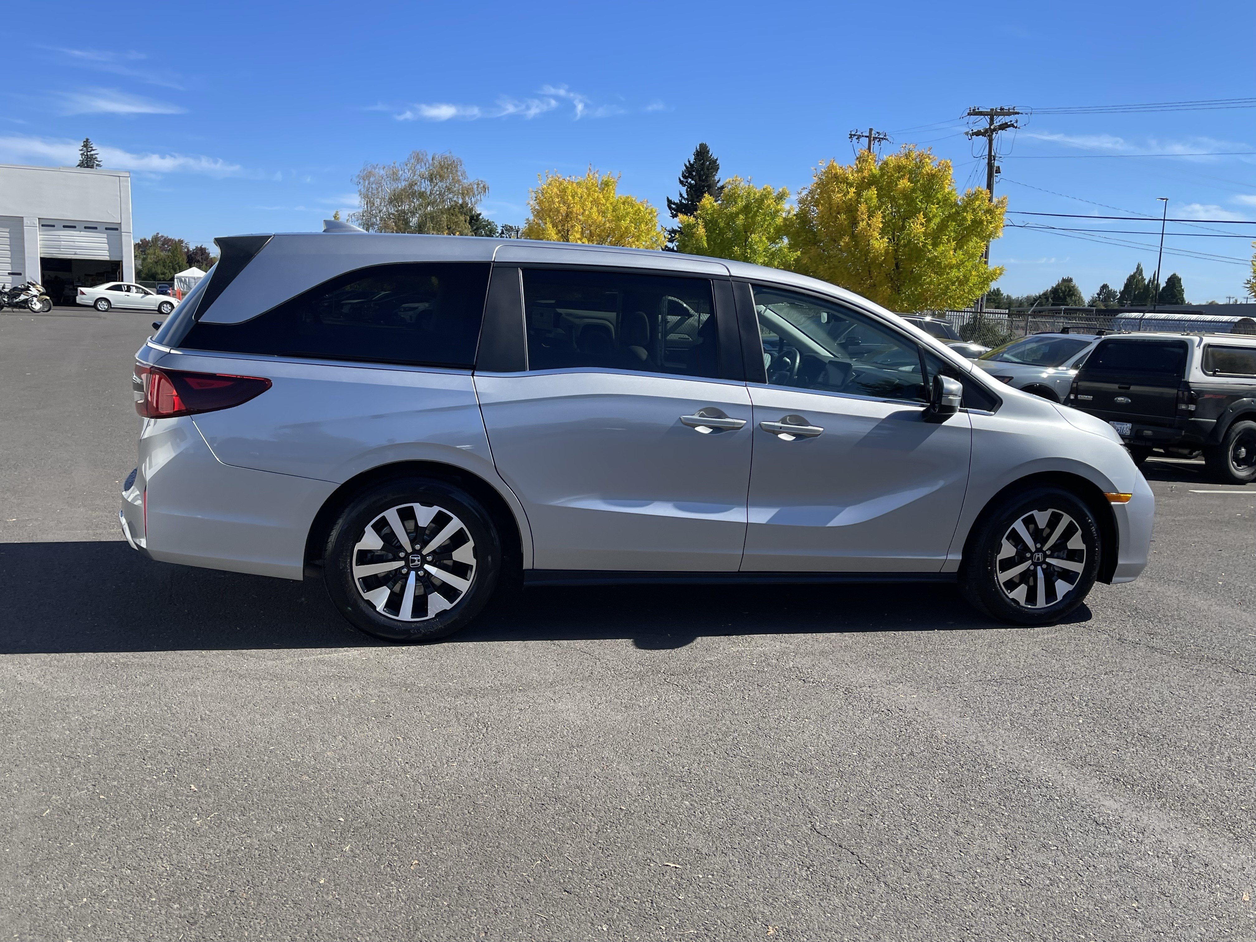 Used 2025 Honda Odyssey EX-L image 6
