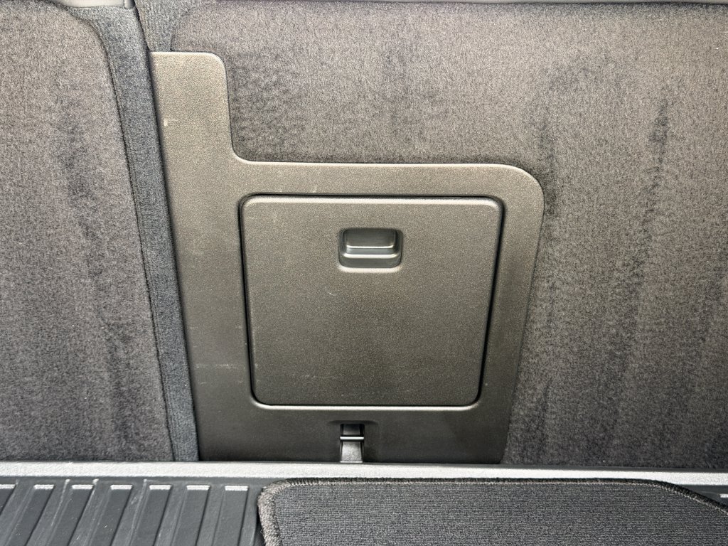 Certified 2026 Volvo XC60 B5 Plus AWD/4WD image 32