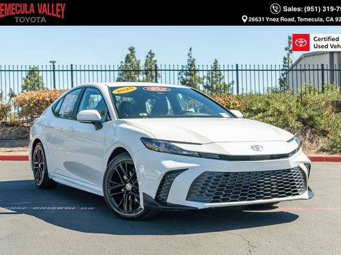 Certified 2025 Toyota Camry SE FWD image 1