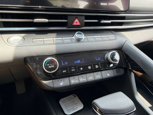 New 2026 Hyundai Elantra Limited FWD image 24