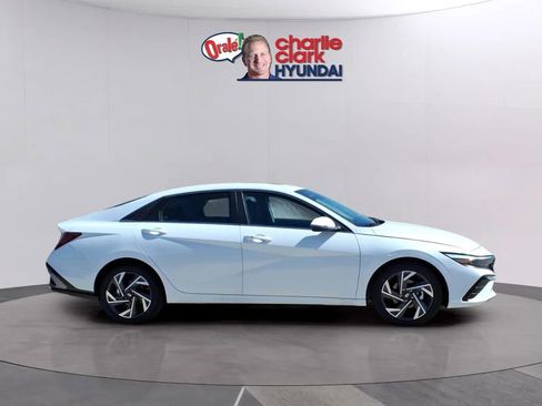 New 2026 Hyundai Elantra Limited FWD image 6