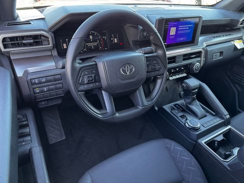 Used 2025 Toyota Tacoma SR5 AWD/4WD image 15