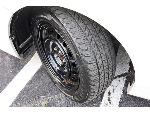 Used 2013 Toyota Corolla LE image 31