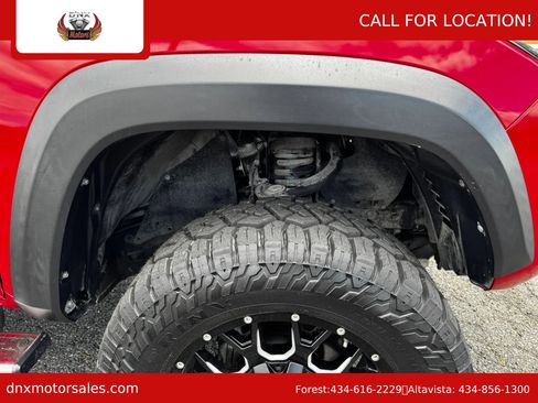 Used 2017 Toyota Tacoma TRD Off-Road AWD/4WD image 16