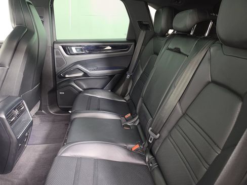 Used 2019 Porsche Cayenne E-Hybrid AWD/4WD image 44