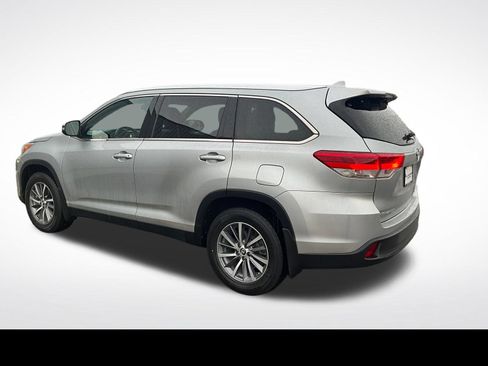 Used 2019 Toyota Highlander XLE AWD/4WD image 14