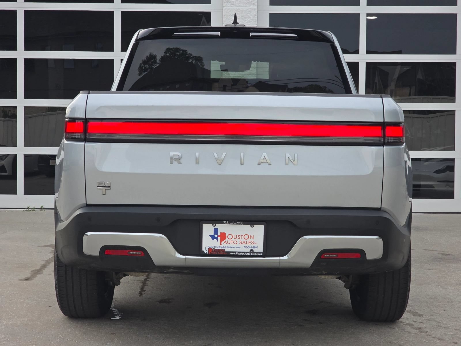 Used 2024 Rivian R1T Adventure Dual AWD/4WD image 6