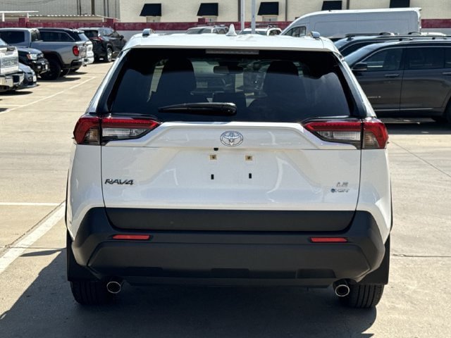 Used 2025 Toyota RAV4 LE AWD/4WD image 5