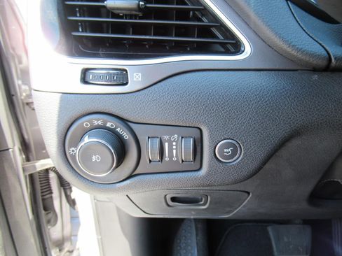 Used 2020 Jeep Cherokee Limited AWD/4WD image 20