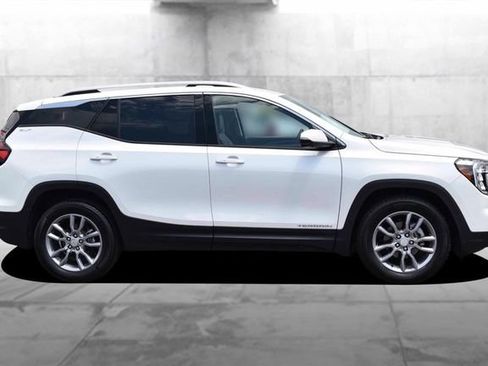 Used 2022 GMC Terrain SLT w/ Tech Package FWD image 5