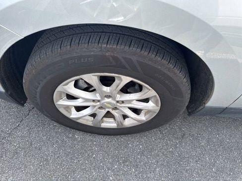 Used 2018 Chevrolet Equinox LT FWD image 18