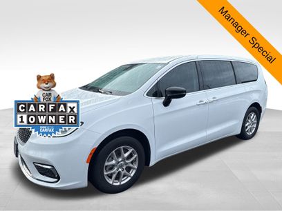 Used 2024 Chrysler Pacifica Touring-L