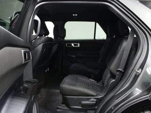 Used 2020 Ford Explorer XLT w/ Comfort Package AWD/4WD image 13