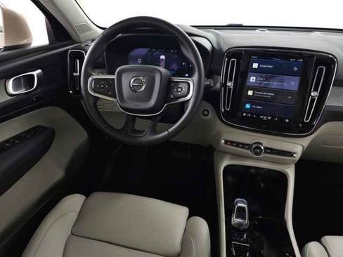 Used 2025 Volvo XC40 B5 Plus image 20