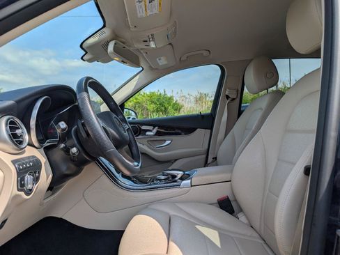 Used 2019 Mercedes-Benz GLC 300 4MATIC image 12