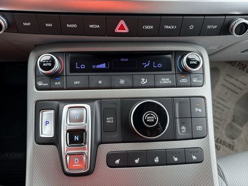 Used 2024 Hyundai Palisade SEL w/ Premium Package FWD image 17
