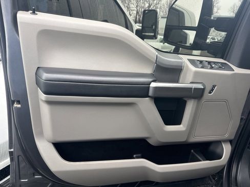 Used 2022 Ford F250 XLT w/ Black Appearance Package image 16