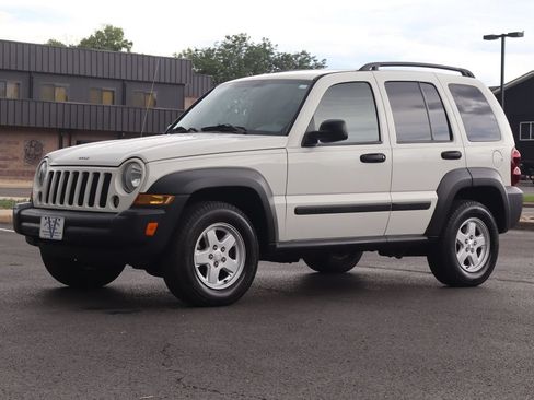 Used 2006 Jeep Liberty Sport AWD/4WD image 11
