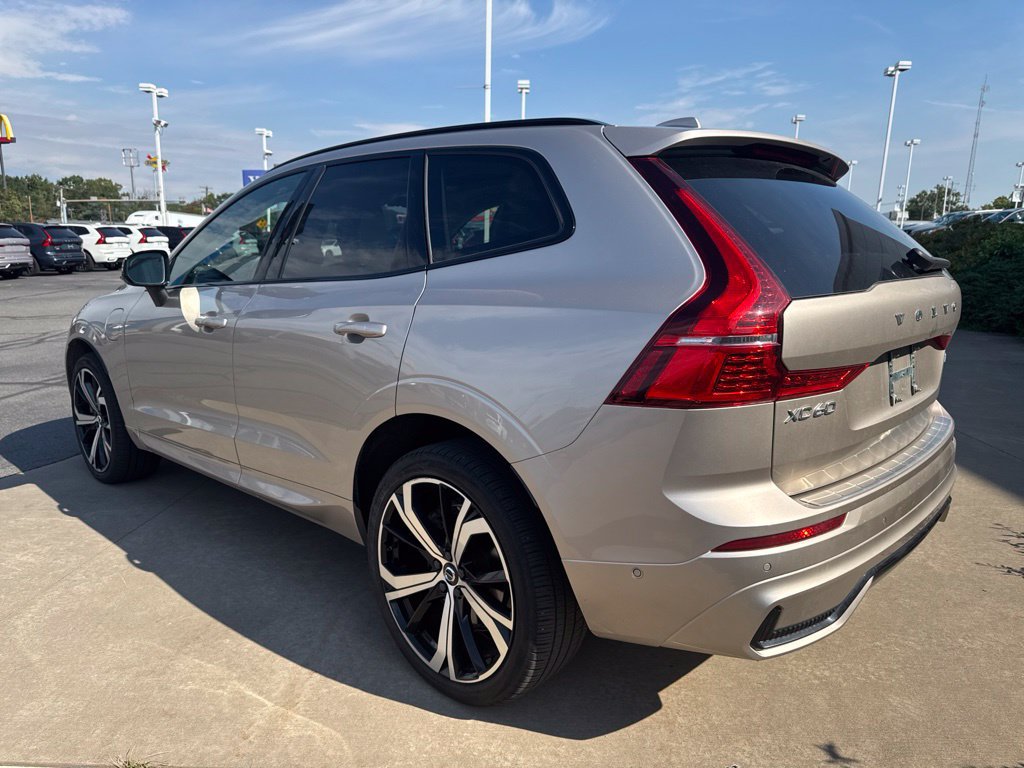 Used 2025 Volvo XC60 T8 Ultra w/ Protection Package Premier AWD/4WD image 7