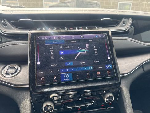 Used 2023 Jeep Grand Cherokee Overland w/ Luxury Tech Group IV image 16