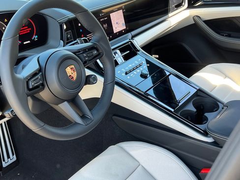 New 2026 Porsche Panamera 4 image 4