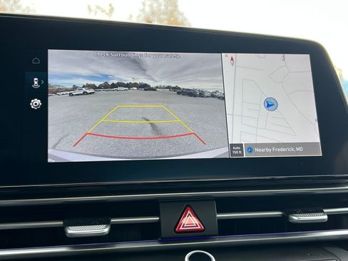 Used 2024 Hyundai Elantra SEL image 25