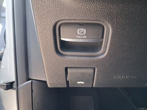 Used 2024 Jeep Grand Cherokee L Limited AWD/4WD image 13