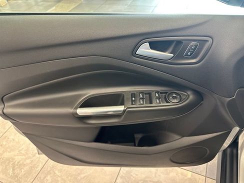 Used 2018 Ford C-MAX Titanium w/ Equipment Group 301A FWD image 20