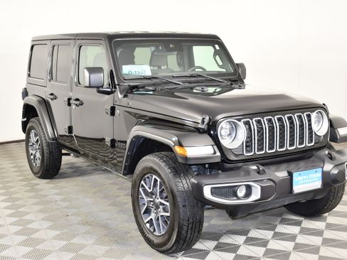 Used 2025 Jeep Wrangler Unlimited Sahara AWD/4WD image 3