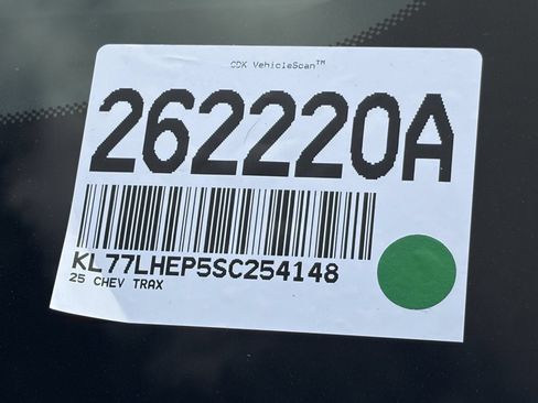 Used 2025 Chevrolet Trax LT w/ LPO, Blackout Package FWD image 34