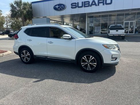 Used 2017 Nissan Rogue SL w/ SL Premium Package image 3