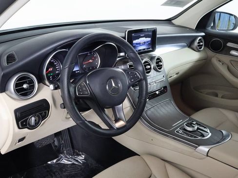 Used 2019 Mercedes-Benz GLC 300 w/ Premium Package image 7
