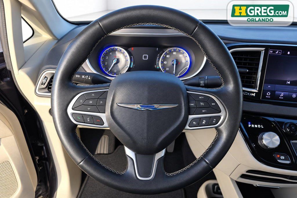 Used 2021 Chrysler Pacifica Touring-L FWD image 13