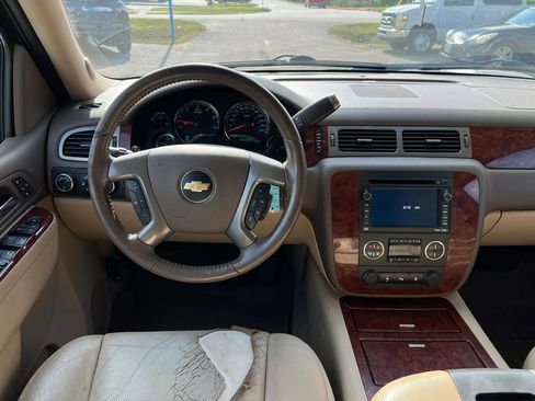 Used 2011 Chevrolet Tahoe LTZ AWD/4WD image 19