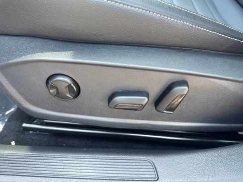 Used 2025 Volkswagen Jetta SE FWD image 17