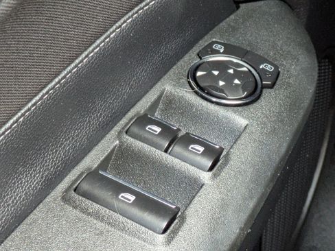 Used 2016 Ford Mustang V6 w/ Equipment Group 051A image 27