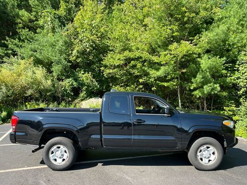 Used 2023 Toyota Tacoma SR w/ SR Convenience Package AWD/4WD image 6