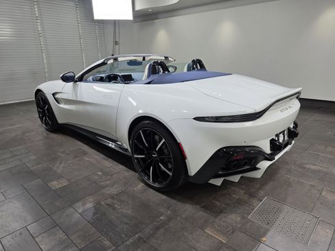 Used 2022 Aston Martin V8 Vantage Roadster image 2
