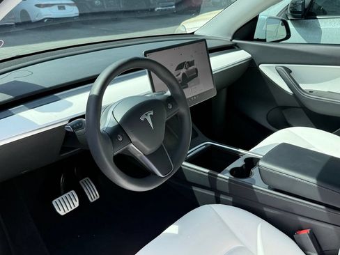 Used 2022 Tesla Model Y Performance AWD/4WD image 2