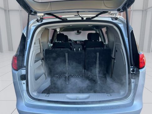 Used 2023 Chrysler Voyager LX image 13