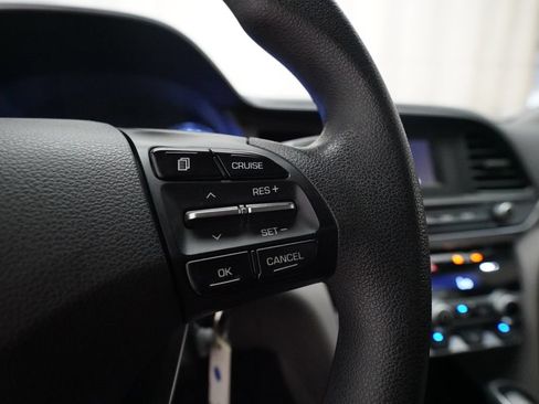 Used 2020 Hyundai Elantra SE w/ Cargo Package (C1) FWD image 18