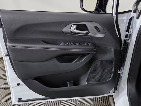 New 2026 Chrysler Pacifica Select image 13