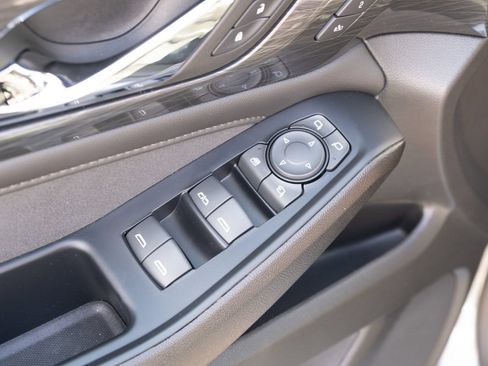 Used 2023 Chevrolet Traverse High Country AWD/4WD image 16