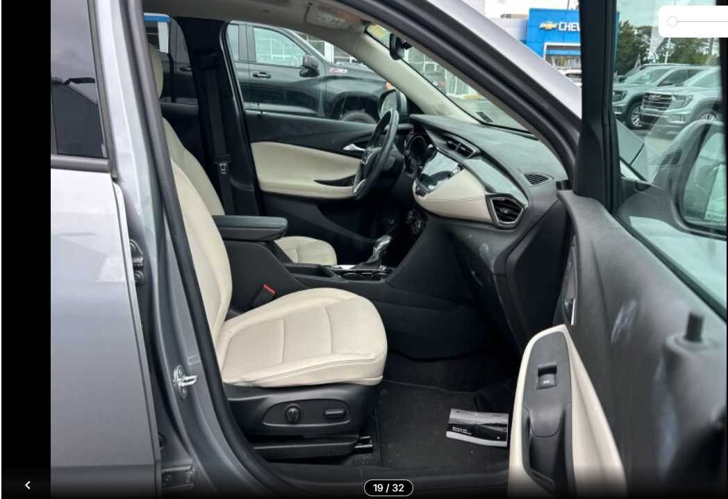 Used 2023 Buick Encore GX Essence w/ Experience Buick Package FWD image 8