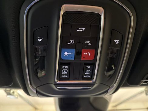 New 2025 Jeep Grand Cherokee Laredo X w/ Luxury Tech Group I image 19