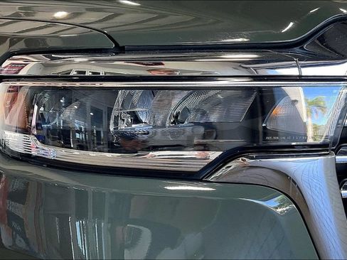Used 2026 RAM 1500 Laramie AWD/4WD image 25