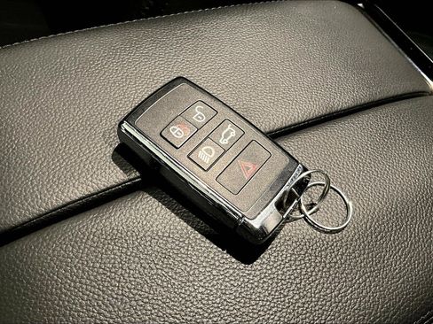 Used 2023 Land Rover Range Rover Evoque R-Dynamic S AWD/4WD image 35